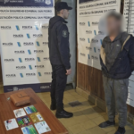 Un delincuente rompió la ventanilla de un auto y fue detenido tras una persecución a pie | FM Avenida