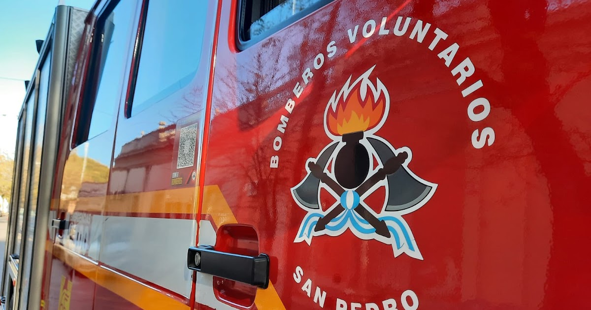 Un incendio destruyó una precaria vivienda y un vecino agredió a los Bomberos Voluntarios | FM Avenida