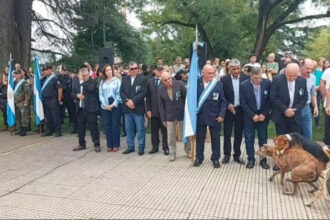 Un insólito episodio con perros en el acto por Malvinas con Victoria Villarruel reavivó un reclamo vecinal en Chivilcoy | FM Avenida