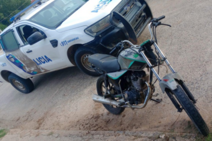 Una moto sin documentación y con escape libre fue retenida en un operativo en Río Tala | FM Avenida