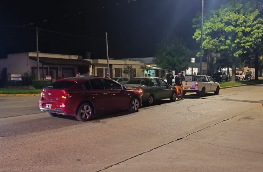 Una mujer fue asistida tras un choque en cadena en Sarmiento y Pavón | FM Avenida