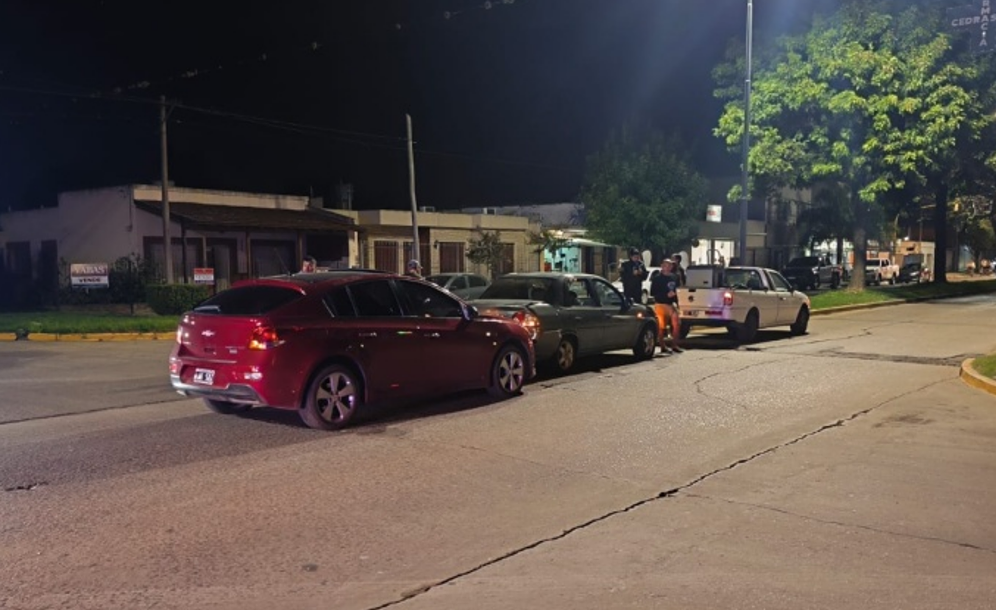 Una mujer fue asistida tras un choque en cadena en Sarmiento y Pavón | FM Avenida