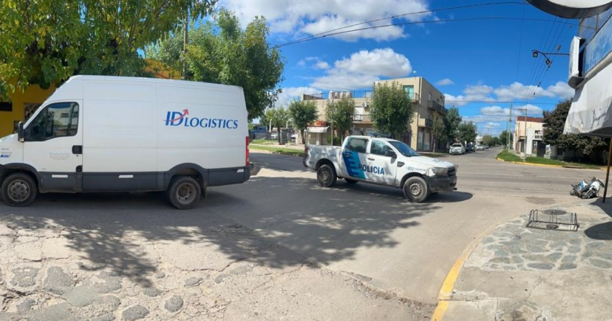 Una mujer resultó herida tras un choque entre una motocicleta y una camioneta | FM Avenida