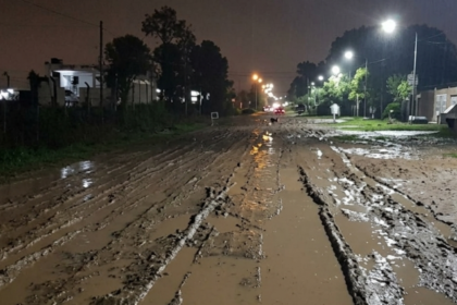 Vecinos del barrio Nuestro Sueño reclaman ante el anegamiento de 3 de Febrero con las lluvias (Video) | FM Avenida