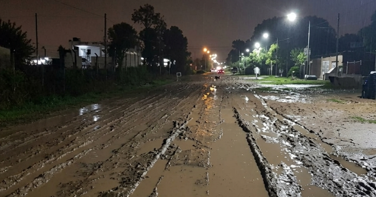 Vecinos del barrio Nuestro Sueño reclaman ante el anegamiento de 3 de Febrero con las lluvias (Video) | FM Avenida