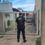 Allanamiento por amenazas y lesiones: una escopeta secuestrada y un aprehendido