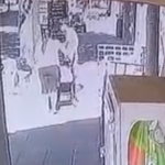 Buscan a una persona que se llevó un celular de un comercio