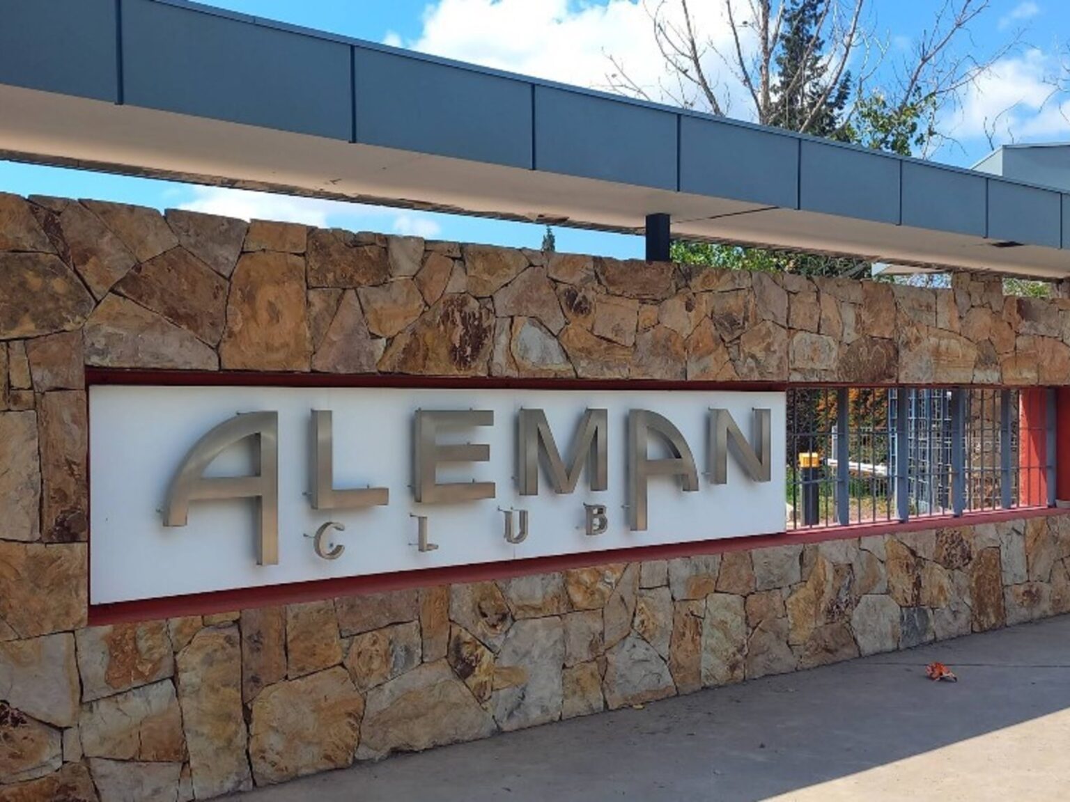 "Me metieron una morcilla en la calza y me tocaban": el crudo relato de la jugadora de hockey que denunció abuso sexual en un rito de iniciación | FM Avenida