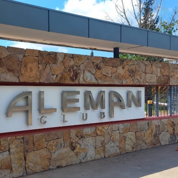 "Me metieron una morcilla en la calza y me tocaban": el crudo relato de la jugadora de hockey que denunció abuso sexual en un rito de iniciación | FM Avenida