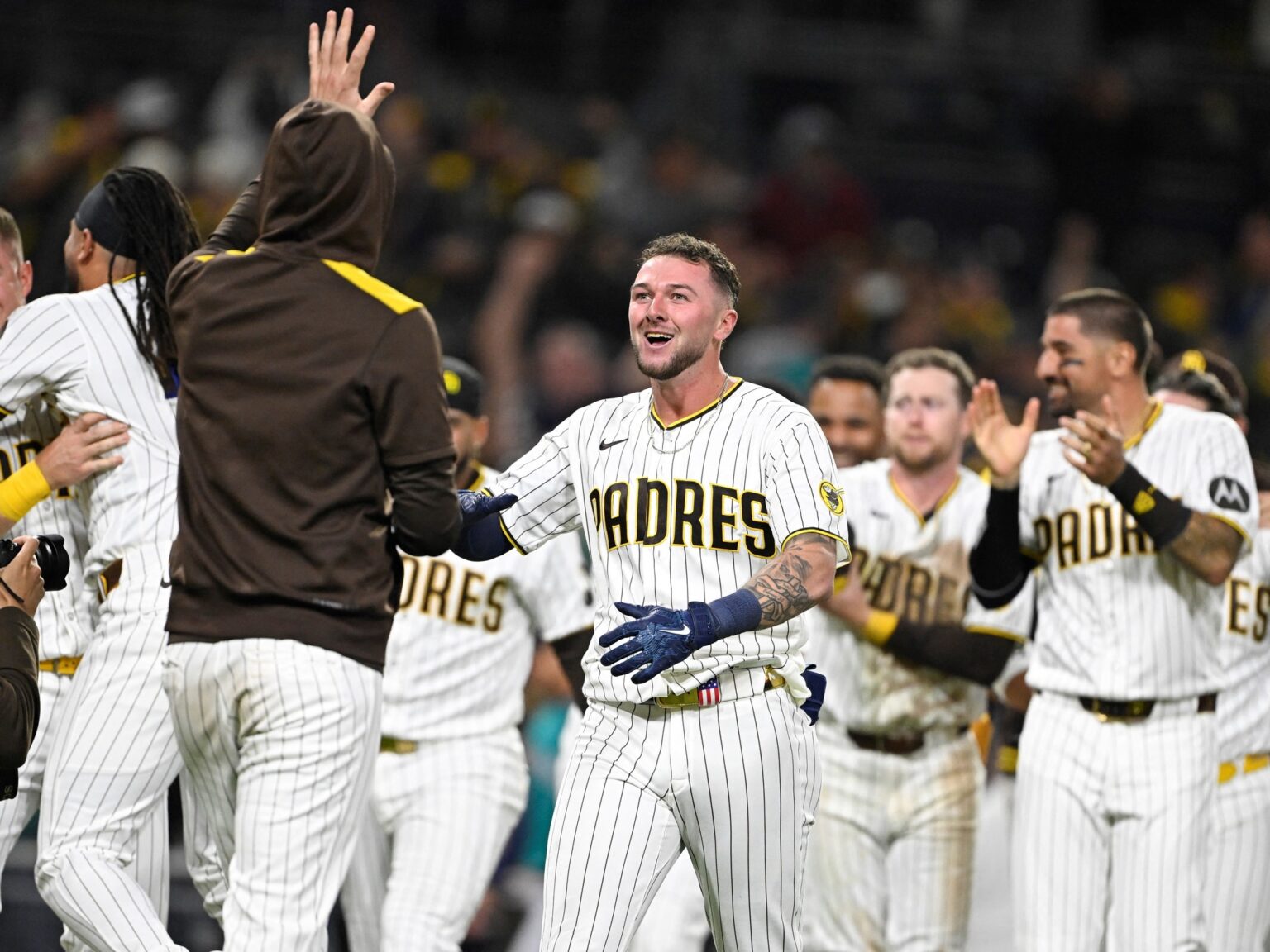 ¡Histórico! Los Padres de San Diego a un paso de ser comprados por $3,900 millones de dólares y pulverizan el récord de los Mets en la MLB | FM Avenida