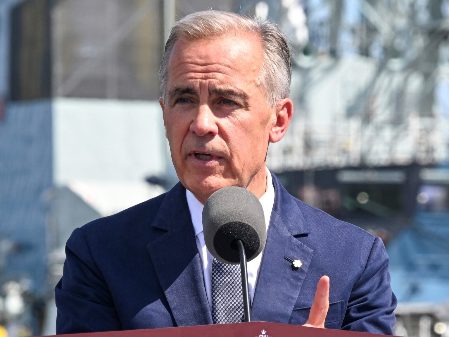 Canadá anuncia aranceles por 20 mil millones de dólares a productos de Estados Unidos y escala la guerra comercial | FM Avenida