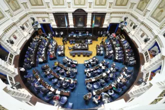 De la Scaloneta a Juan Manuel Fangio y Félix Luna: la Legislatura reconoció a destacadas figuras nacidas en la Provincia | FM Avenida