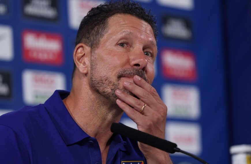 Diego Simeone aclaró su frase sobre Julián Álvarez: "Dije que respetaba a los hinchas, pero no comparto insultos ni agravios" | FM Avenida