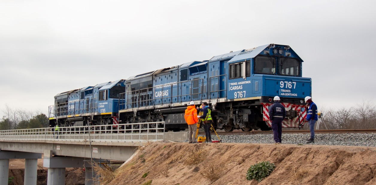 El Gobierno busca que por la privatización del Belgrano Cargas el 25% del transporte de bienes se haga por ferrocarril | FM Avenida
