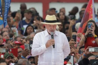 En plena campaña electoral Lula da Silva impulsa un proyecto para reducir la jornada laboral en Brasil | FM Avenida