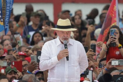 En plena campaña electoral Lula da Silva impulsa un proyecto para reducir la jornada laboral en Brasil | FM Avenida