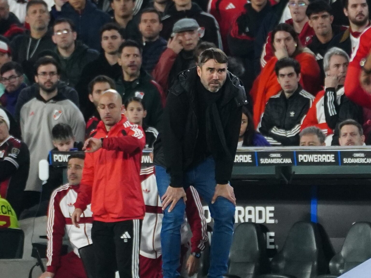 Horas decisivas para el futuro de Coudet como DT de River tras la eliminación de la Copa Sudamericana: qué pasó en el vestuario | FM Avenida