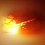 Irán afirma que atacó bases de Estados Unidos en Emiratos y Jordania tras los bombardeos estadounidenses a la isla de Larak | FM Avenida