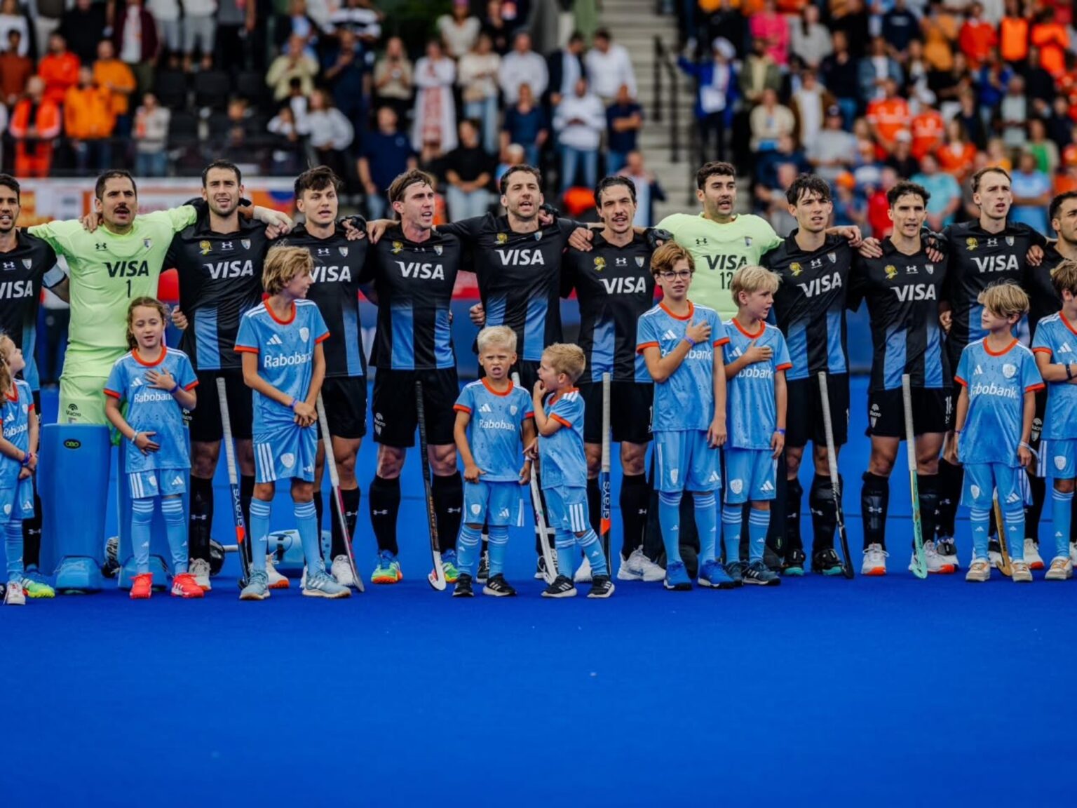 Los Leones vencieron a Inglaterra y quedaron a un paso de las semifinales del Mundial de hockey | FM Avenida