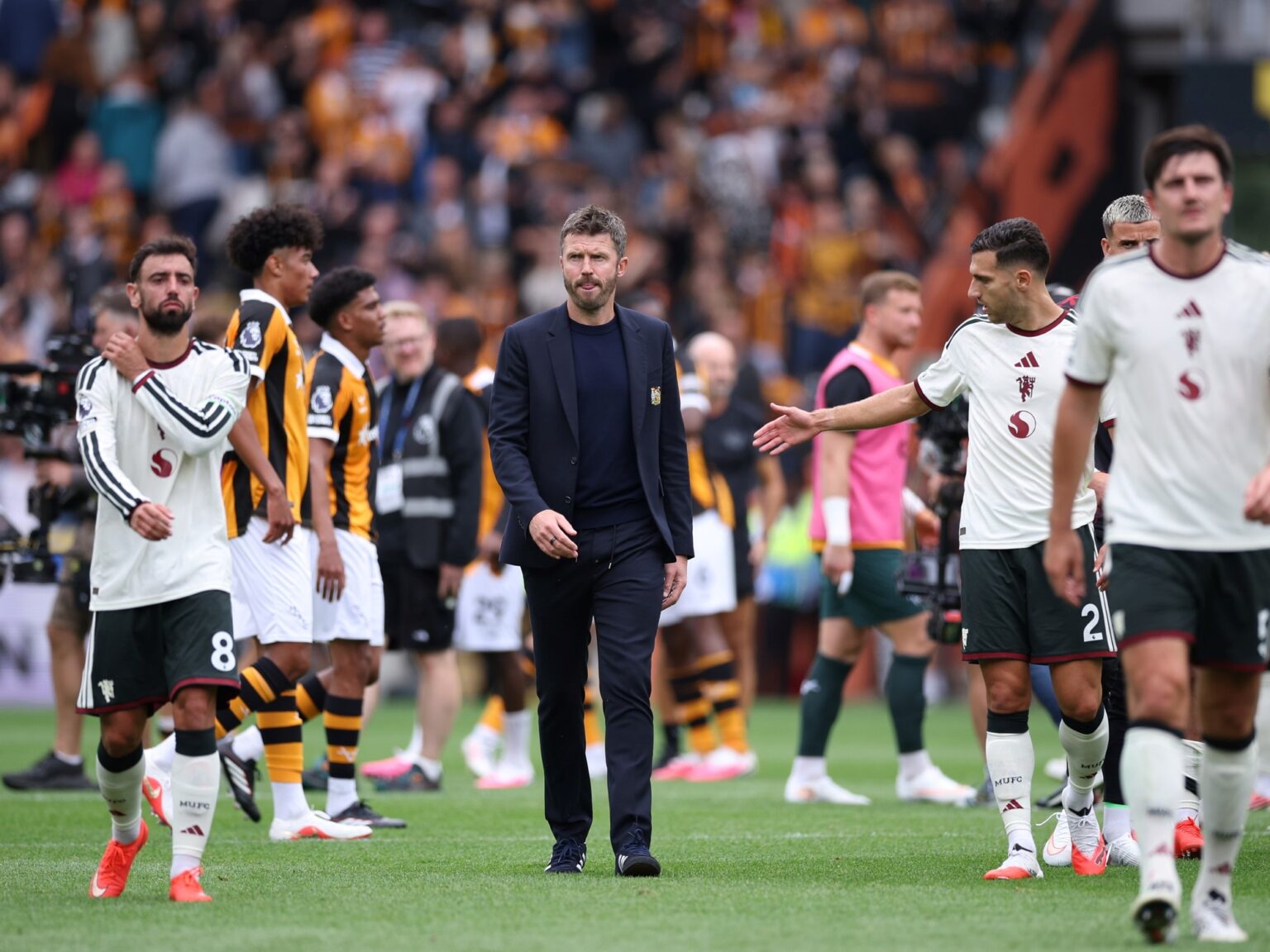 Manchester United arrancó la Premier con una derrota inesperada ante Hull City y vuelve a sembrar dudas | FM Avenida