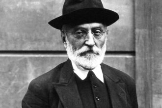 Miguel de Unamuno, filósofo: "Cada uno es, en realidad, tres: el que uno cree que es, el que los demás creen y el que es de verdad" | FM Avenida