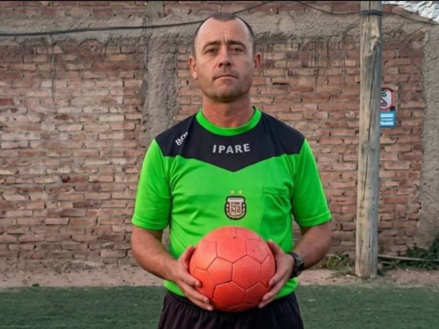 Murió un árbitro de fútbol tras un choque frontal en Mendoza y hay cinco heridos | FM Avenida