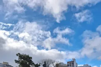 Primer concurso de "farmear aura" en Mar del Plata terminó a los piedrazos | FM Avenida