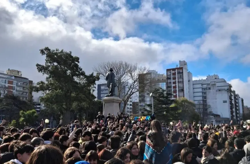 Primer concurso de "farmear aura" en Mar del Plata terminó a los piedrazos | FM Avenida