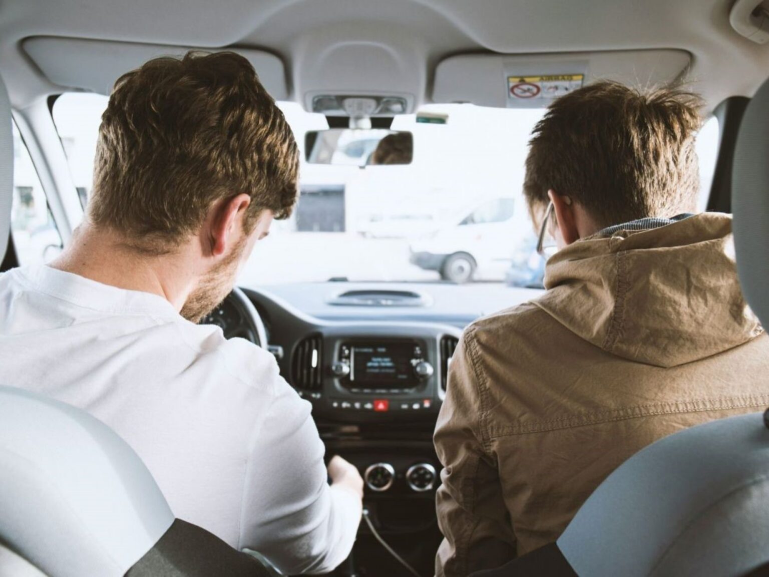 Román, perito de automóviles: "El renting es ideal para quien odia los imprevistos o cambia de coche a menudo" | FM Avenida
