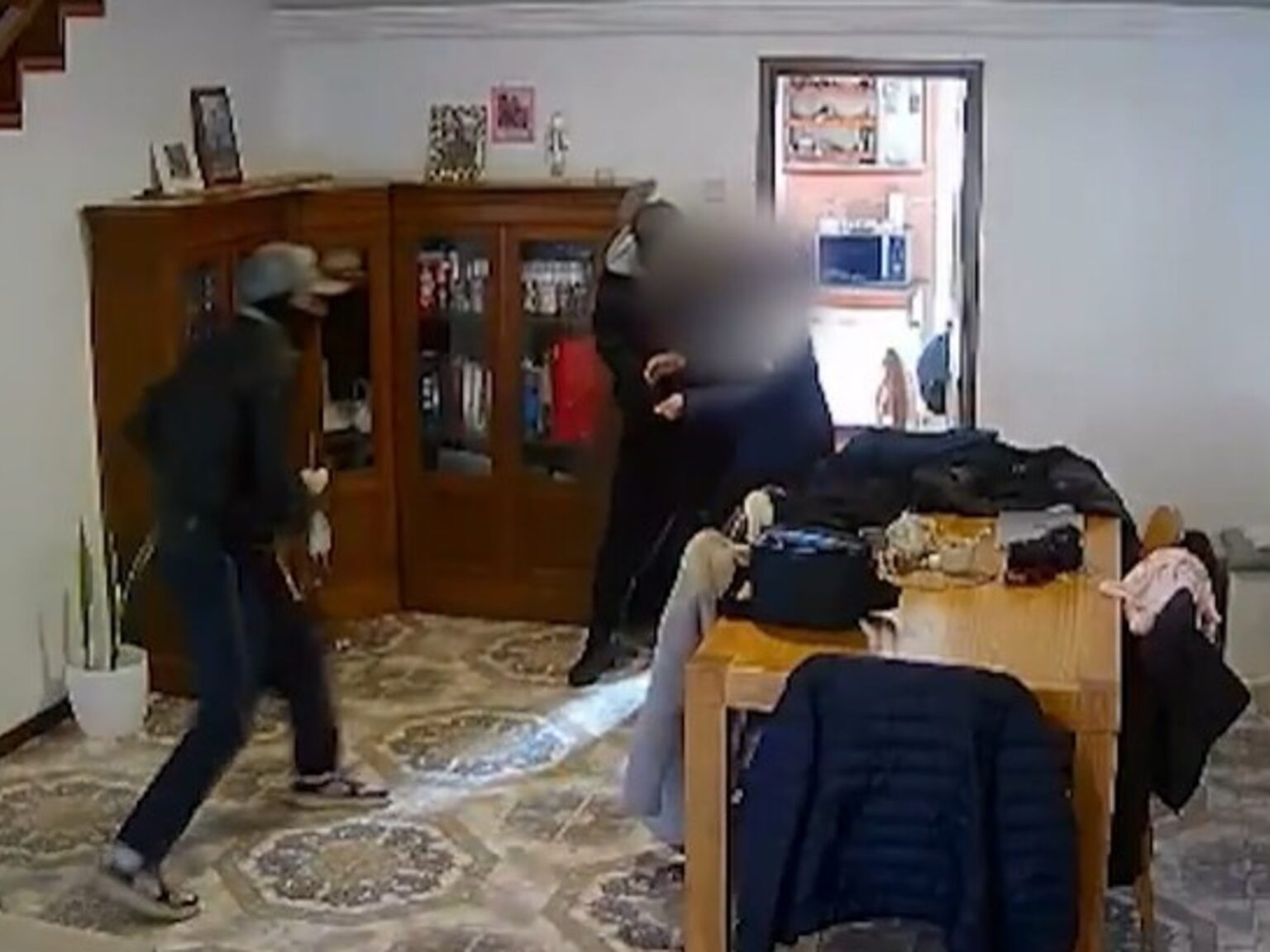 Violenta entradera en Mar del Plata: golpearon al dueño de casa con un palo de hockey y le robaron la camioneta | FM Avenida
