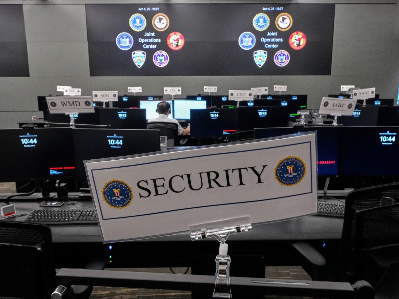 Alerta en Estados Unidos: piratas informáticos afirman que accedieron a información privada de miles de empleados del FBI | FM Avenida