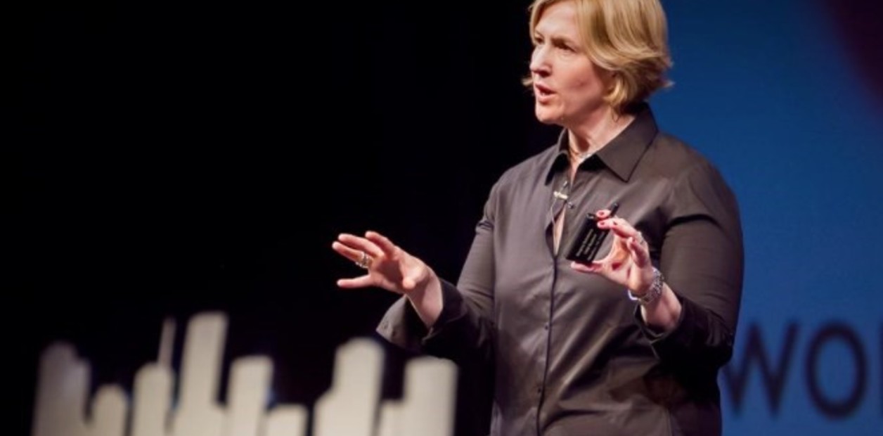 Brené Brown, profesora e investigadora en la Universidad de Houston: "La vulnerabilidad no es debilidad y ese mito es profundamente peligroso" | FM Avenida