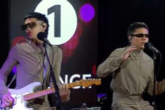 Ca7riel & Paco Amoroso debutaron en BBC Radio 1 con una explosiva versión de Spice Girls | FM Avenida