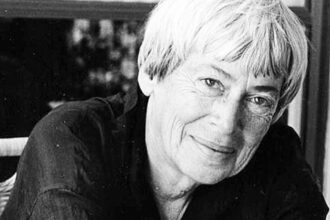 Cita del día, de la escritora Ursula K. Le Guin: “Es bueno tener un destino al que dirigirse; pero al final, lo que importa es el viaje” | FM Avenida