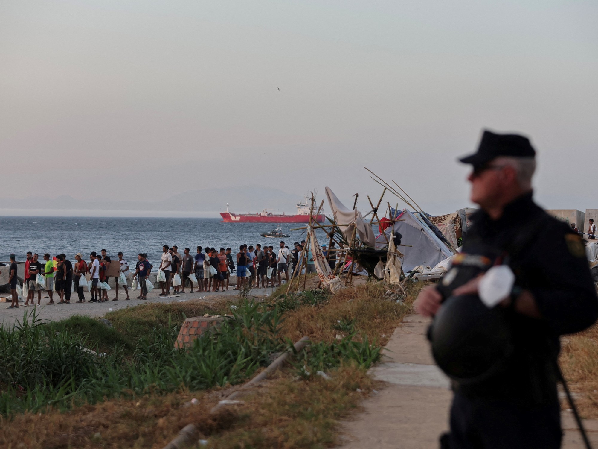 El gobierno de España publica los informes policiales y militares sobre la crisis migratoria en Ceuta: qué dicen | FM Avenida