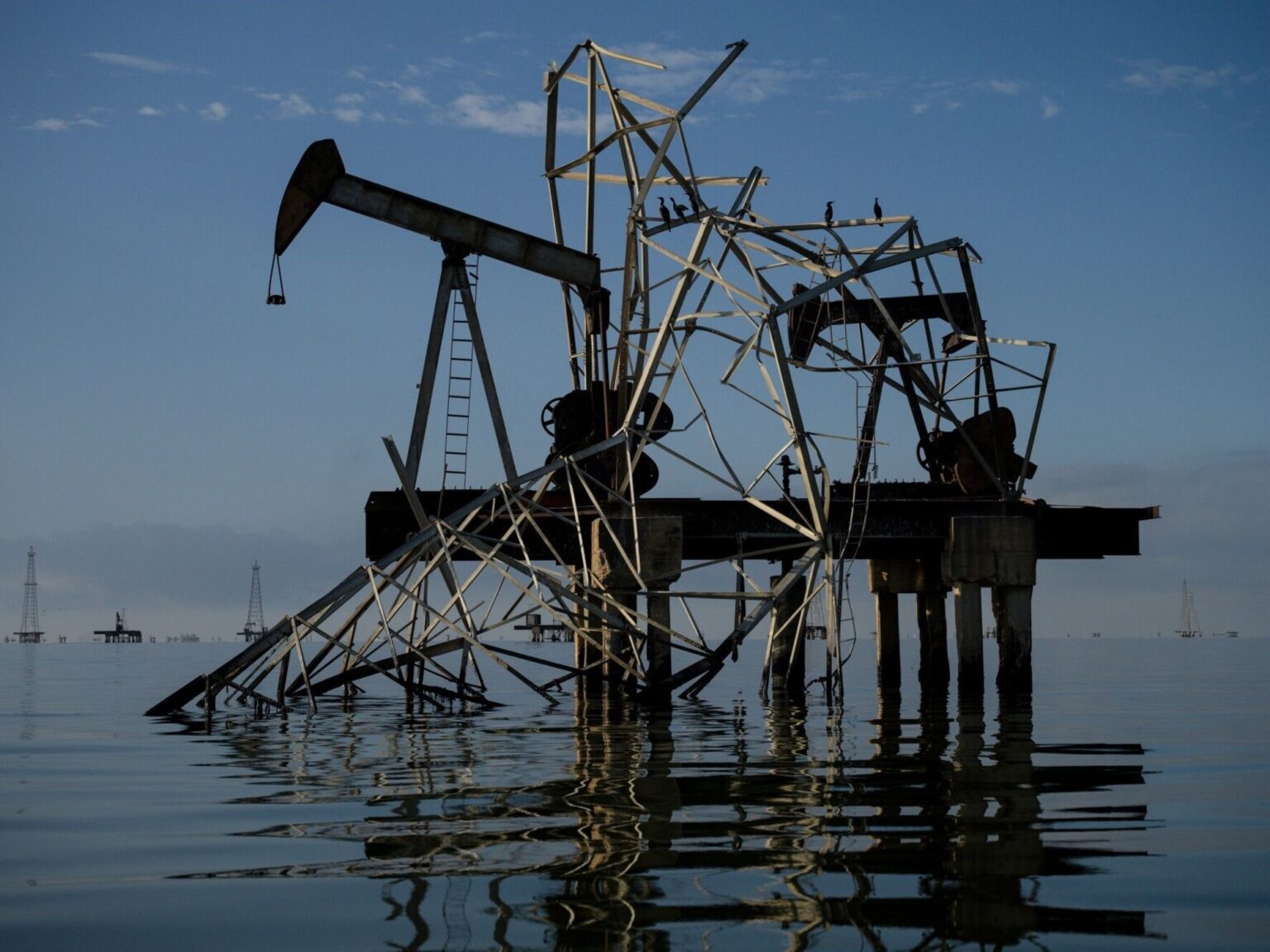 El petróleo volvió a superar la barrera de los 100 dólares por barril por la escalada del conflicto entre Estados Unidos e Irán | FM Avenida
