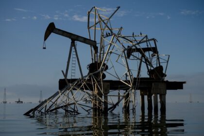 El petróleo volvió a superar la barrera de los 100 dólares por barril por la escalada del conflicto entre Estados Unidos e Irán | FM Avenida