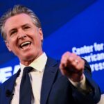 El plan de Newsom para modernizar California: trámites más rápidos, alertas de calor y nuevas contrataciones | FM Avenida