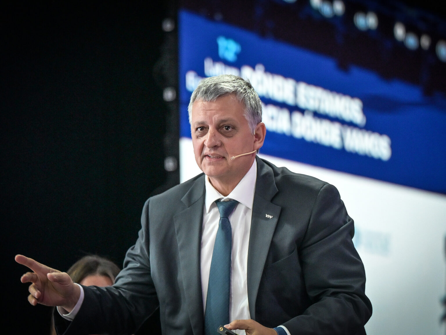 El presidente de YPF pronosticó que "la producción de petróleo va a llegar a un millón de barriles por primera vez en la historia" | FM Avenida