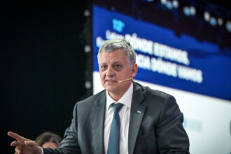 El presidente de YPF pronosticó que "la producción de petróleo va a llegar a un millón de barriles por primera vez en la historia" | FM Avenida
