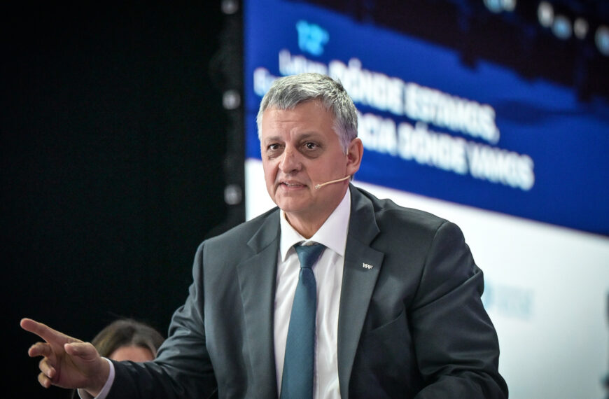 El presidente de YPF pronosticó que "la producción de petróleo va a llegar a un millón de barriles por primera vez en la historia" | FM Avenida