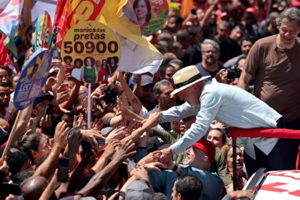 El voto femenino será decisivo en la ajustada disputa entre Lula da Silva y Flávio Bolsonaro en Brasil | FM Avenida