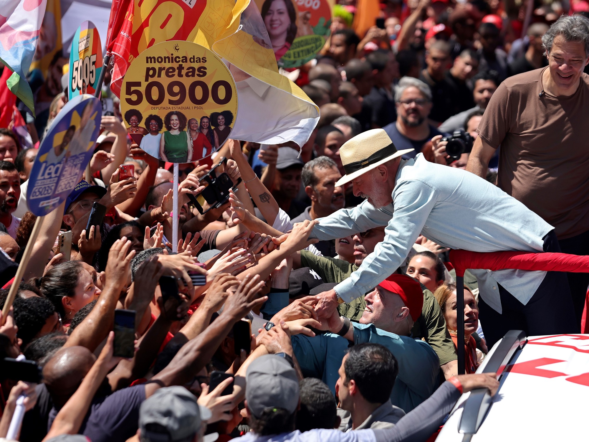 El voto femenino será decisivo en la ajustada disputa entre Lula da Silva y Flávio Bolsonaro en Brasil | FM Avenida