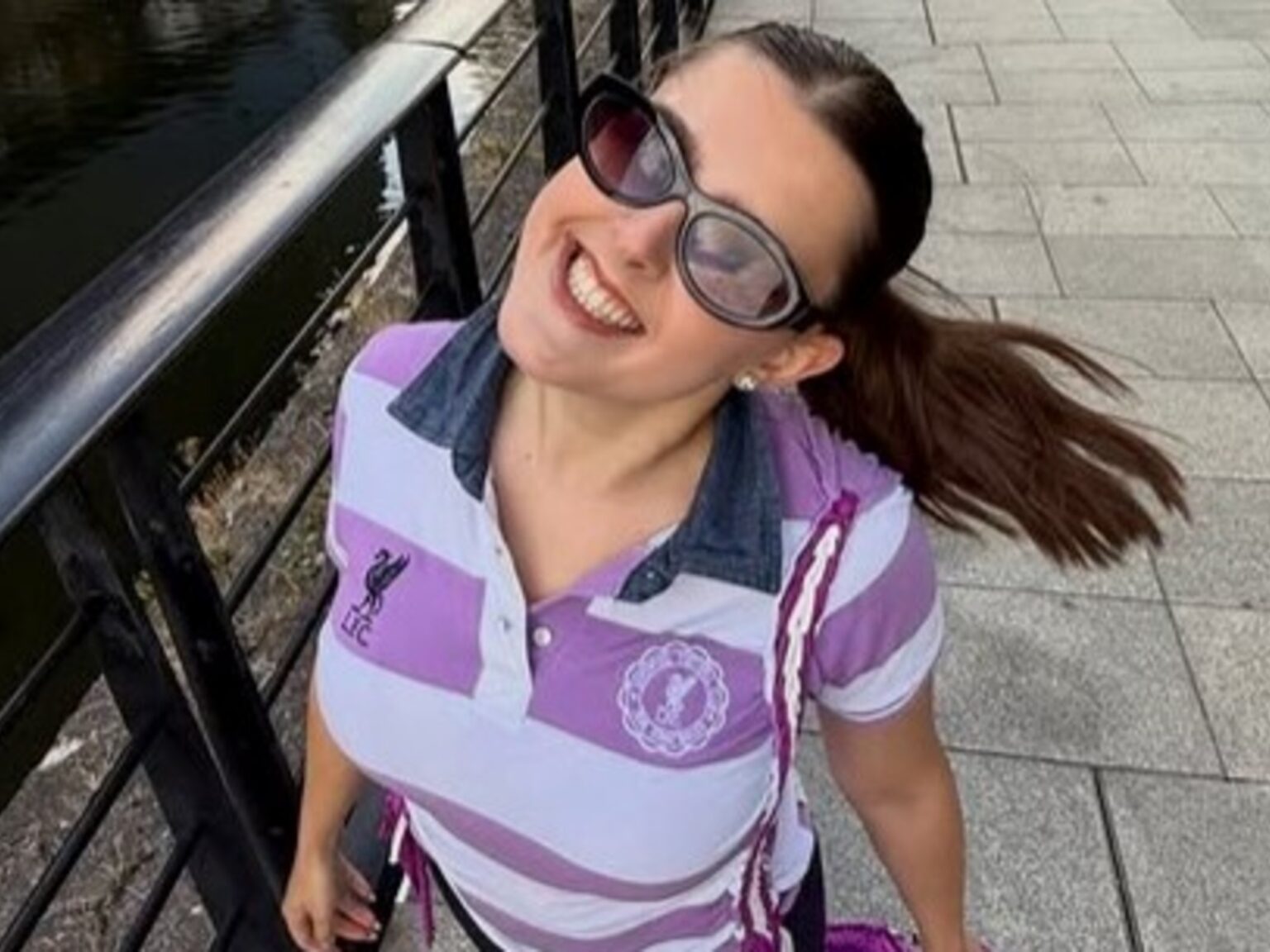 Ella, 24 años, gastaba 800 euros al mes en ropa por su adicción a las compras: "El subidón de dopamina me mantenía comprando" | FM Avenida