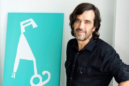 Gabriel García de Oro, filósofo y coach: “Vivimos bajo la obligación del optimismo, estamos obsesionados con la búsqueda de resultados inmediatos y positivos, y eso nos deja sin espacio para reflexionar” | FM Avenida