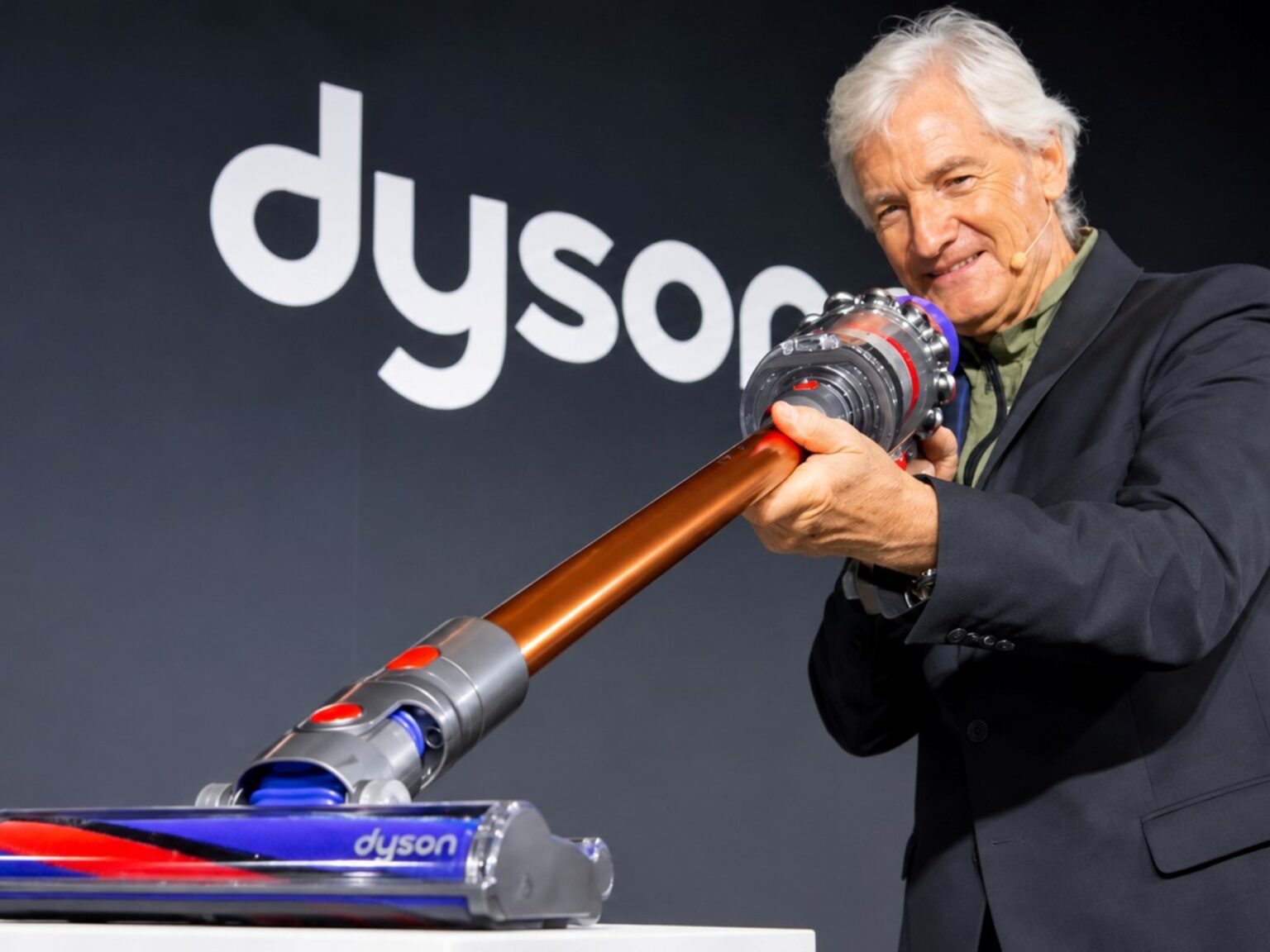 James Dyson, inventor de la aspiradora sin bolsa, a los 78 años: “Siempre hay algo que aprender” | FM Avenida