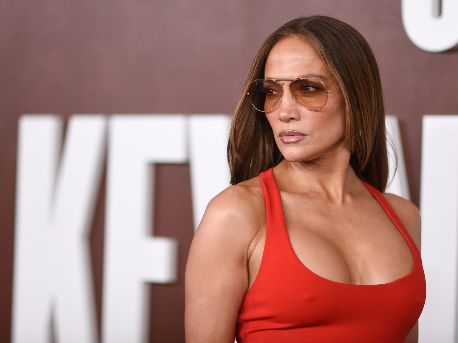 Jennifer López, actriz y cantante de 57 años: “Creo que la mejor pareja que puedes tener es alguien que te hace querer ser la mejor versión de ti mismo” | FM Avenida
