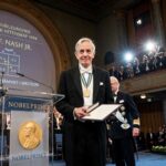 John Nash, matemático premio Nobel de Economía en 1994: "Lo único más grande que el poder de la mente es el coraje del corazón" | FM Avenida