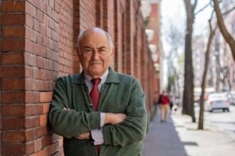 José Antonio Marina, filósofo español, 87 años, sobre la educación de los hijos: "Educar a alguien es uno de los mejores medios de educarse a sí mismo. No se puede ayudar a crecer sin aumentar la propia estatura" | FM Avenida