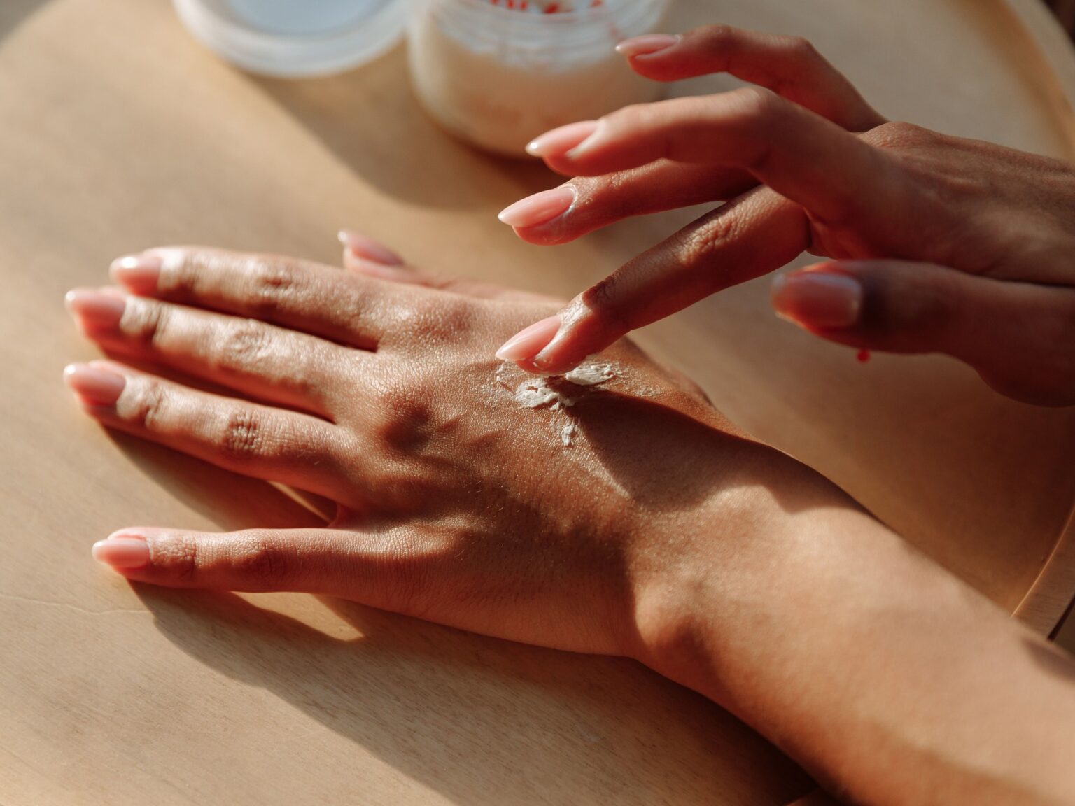 La ANMAT prohibió productos dermatológicos por falta de autorización sanitaria: cuáles son | FM Avenida